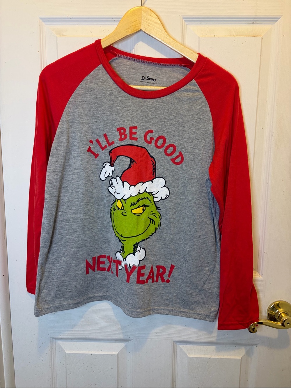 Dr. Seuss Grinch Raglan Long-Sleeve Tee - Red & Gray